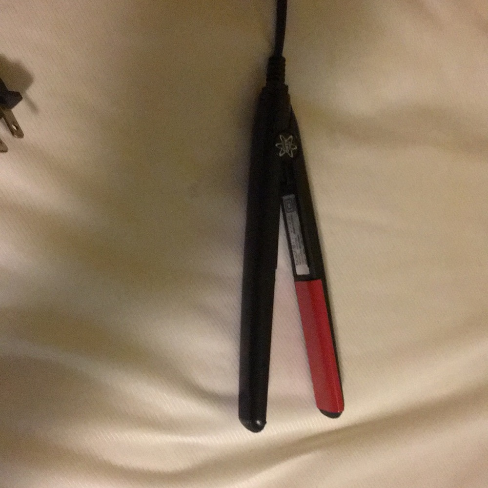 Tool Science mini hair straightener